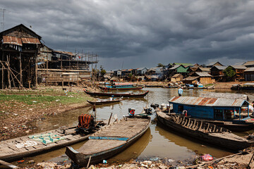 Fototapeta na wymiar Poor Cambodians living in poverty along a river