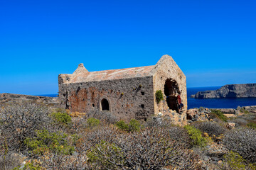 Fototapeta na wymiar Ehemalige Festungskapelle auf der Insel Imeri Gramvousa, Kreta (Griechenland) 