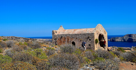 Fototapeta premium Ehemalige Festungskapelle auf der Insel Imeri Gramvousa, Kreta (Griechenland) 