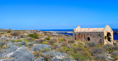 Fototapeta na wymiar Ehemalige Festungskapelle auf der Insel Imeri Gramvousa, Kreta (Griechenland) 