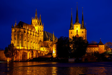 Fototapeta na wymiar The Erfurter Cathedral illuminated at night