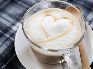ハートマークのハニーカフェラテ
