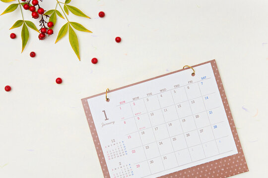 白南天の葉と赤い実と1月カレンダー