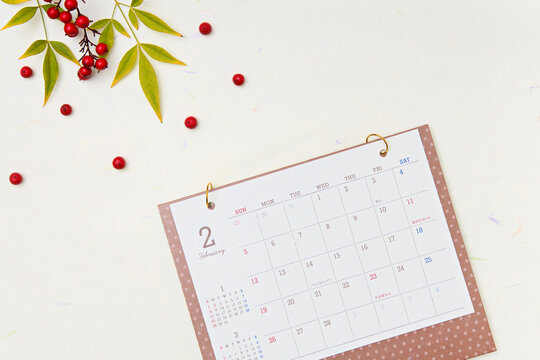 	白南天の葉と赤い実と2月カレンダー