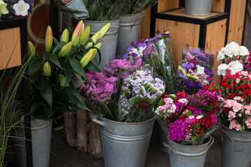 Fototapeta na wymiar street flowers shop. city life