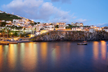 Obraz premium Camara de Lobos Village at Dusk