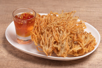 Deep-fried golden needle mushrooms with sweet and spicy sauce