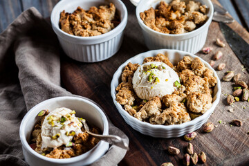 Rhubarb crumble