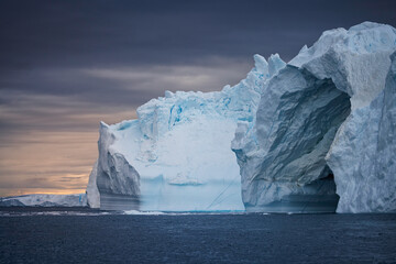big icebergs floating over sea © Cavan