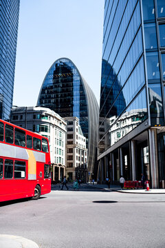 London business architecture with commuter bus