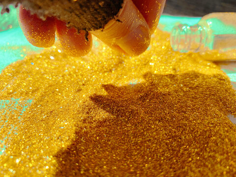 Spice up the New Year with a golden glow.
