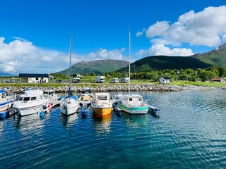 Fototapeta na wymiar Boats dock at the fjords 