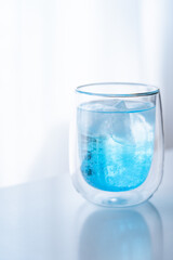 青い色の飲み物