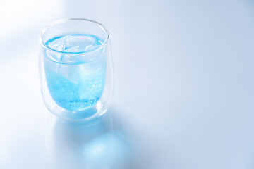 青い色の飲み物