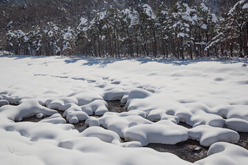 Snow Scenic View of Seoraksan Mountain in Korea
The winter scenery of Seoraksan Valley in Korea
