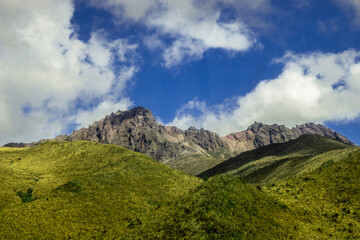 Montaña Paisaje Naturaleza Dia Nublado Soleado Cielo Azul Vegetación Viajes Turismo Páramo Rocas Desertico  Frondoso Plantas