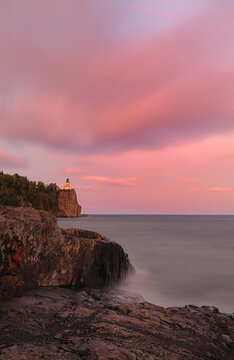 Dask at Lighthouse on cliff over Lake Superior, Split Rock Lighthouse State Park, North Shore, Minnesota, USA