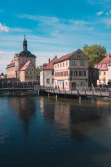 Fototapeta na wymiar Altes Rathaus am Kanal in Bamberg in Franken.