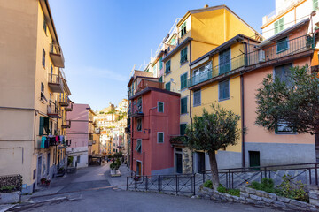 Fototapeta na wymiar Colorful apartment homes in touristic town, Riomaggiore, Italy. Cinque Terre National Park