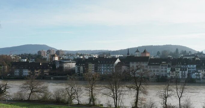 Blick auf Altstadt Rheinfelden (Aargau) am Rheinufer auf der Schweizer seite von den Höhen von Adelberg Weinbergstrasse in Deutsche seite entlang 'Rheinfelder Rheinufer-Rundweg' 