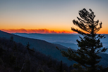 Fototapeta na wymiar Surreal Winter Sunset, Shenandoah National Park, Virginia USA, Virginia
