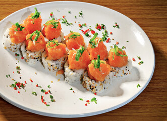 Comida japonesa , sushi de salmão