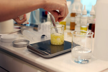 Put a beeswax in the beaker, weigh jojoba oil on the electronic scale in the laboratory