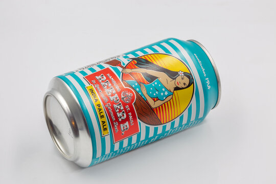 Reeper B India Pale Ale can closeup on white.