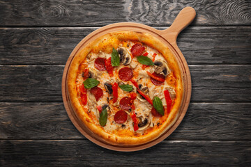 Pizza with chicken, cheese, mushrooms, salami, spinach, red pepper