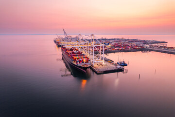 Fototapeta Cargo terminal loading shipping containers onto cargo ships, aerial footage, hyperlapse, Vancouver, BC, Canada, marine terminal, cargo crane. obraz