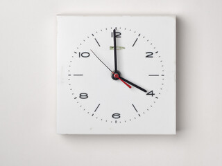 A clock on a white background. It is 4 o'clock. Concept, nobody.
