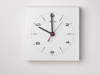 A clock on a white background. It is 10 o'clock. Concept, nobody.
