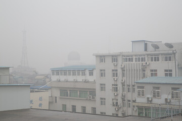Fototapeta na wymiar building in the fog