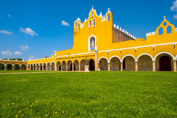 The San Antonio franciscan monastery at the city of Izamal in Yucatan, Mexico - obrazy, fototapety, plakaty