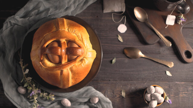 Easter folar with egg