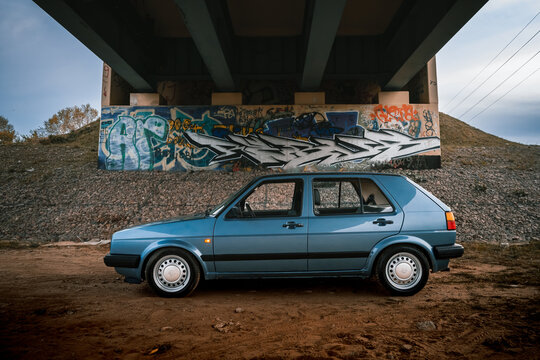 1991 Volkswagen Golf II Mk2 (second generation) german oldtimer rare original color 5-door side look
