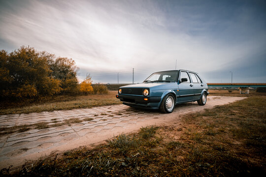 1991 Volkswagen Golf II Mk2 (second generation) german oldtimer rare original color 5-door side look