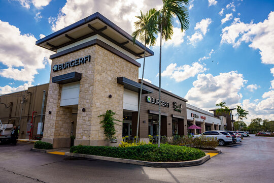 Photo of shops and restaurants at Tower Shops outdoor mall Davie Florida burgerfi