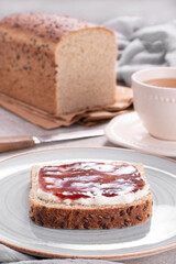 Desayuno con pan integral