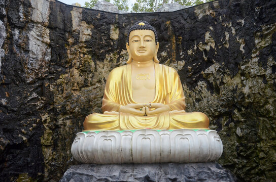Luang Por To Mahayana Park, at Wat Lak Si Rat Samosorn, surrounded by model mountains