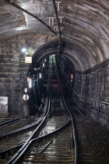 Fototapeta na wymiar トンネルの中の線路