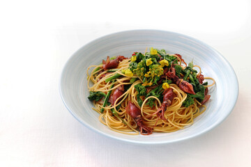 ホタルイカと菜の花のパスタ　春のパスタ