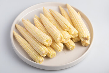 baby corn in a white plate