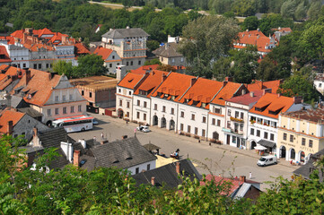 The view at the market square in Kazimierz Dolny, Lublin Voivodeship, Poland. - obrazy, fototapety, plakaty