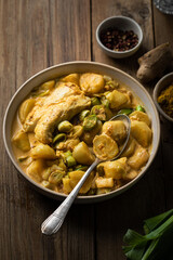 plat de poisson cabillaud au curry lait de coco poireau et pommes de terre