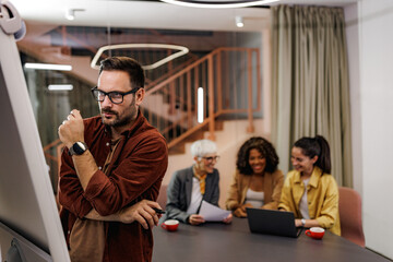 Concentrated business man is figuring out an business point at the workplace.