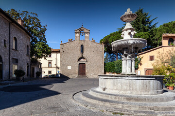 Fototapeta na wymiar Viterbo.Fontana in Piazza del Gesù davanti alla Chiesa di San Silvestro 