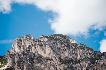 Fototapeta na wymiar Amazing mountain cliffs viewed from Lago di Dobbiaco - The dolomites - Italy
