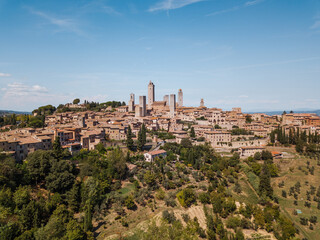 Fototapeta na wymiar The old tuscany city San Gimignano with its tall towers 