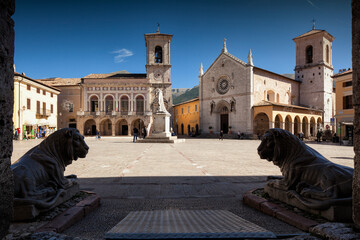 Norcia, PG. Piazza San Benedetto dall' ingresso del museo